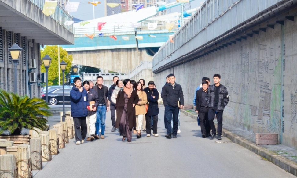 “走進(jìn)園區(qū)，共享未來(lái)”鏡湖區(qū)高層次人才服務(wù)企業(yè)雙向促進(jìn)對(duì)接交流活動(dòng)在園舉辦